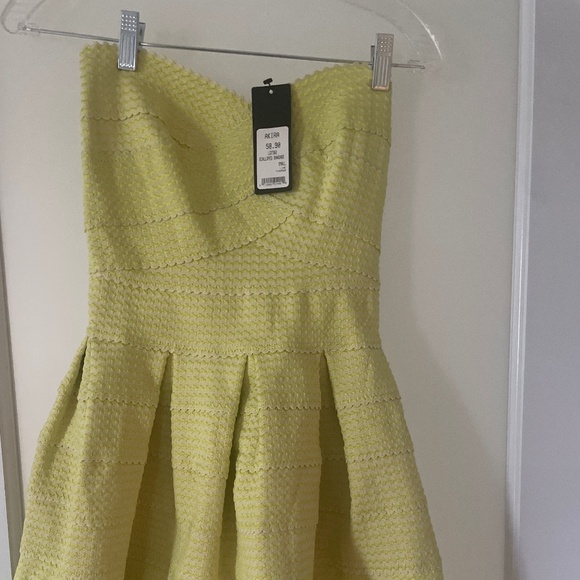Akira Lime green scalloped Bandage dress NWT - Picture 1 of 3